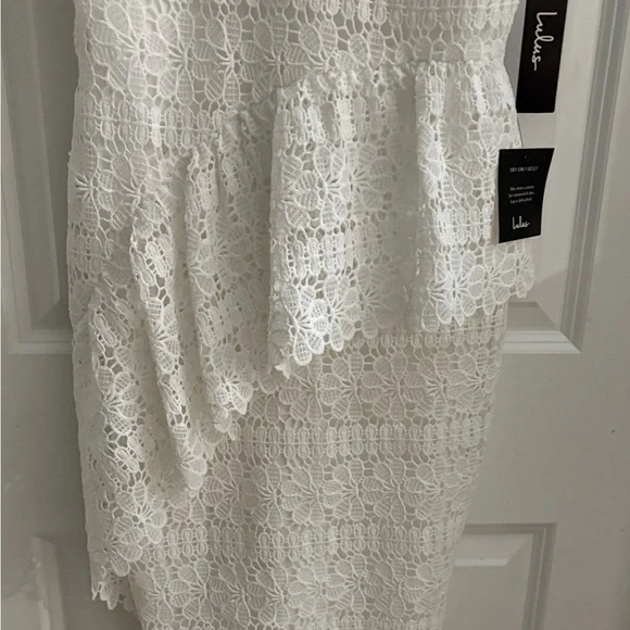 Lulus White Lace Peplum Feminine Dress S NWT - Picture 5 of 7